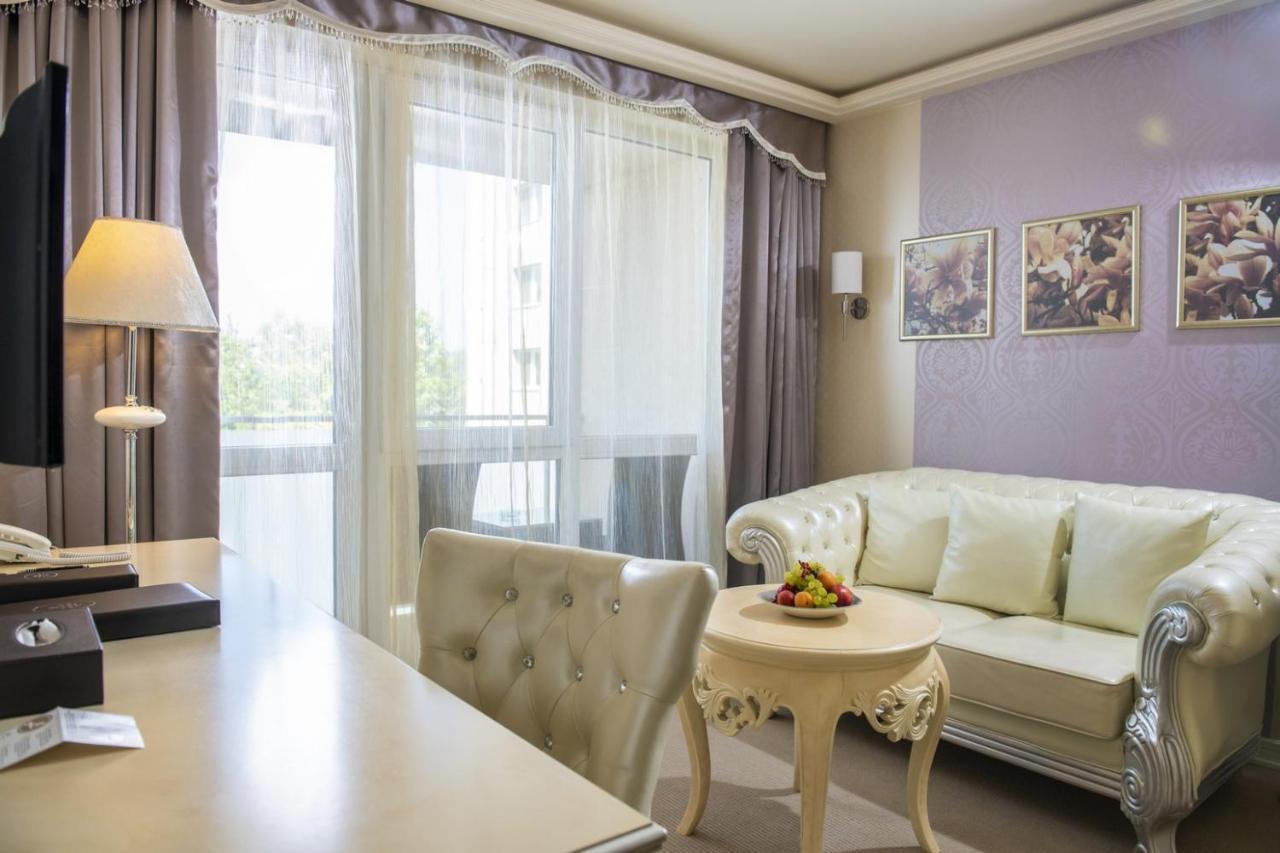 Hotel Delibab ไฮจ์ดุสโซบอสโล ภายนอก รูปภาพ