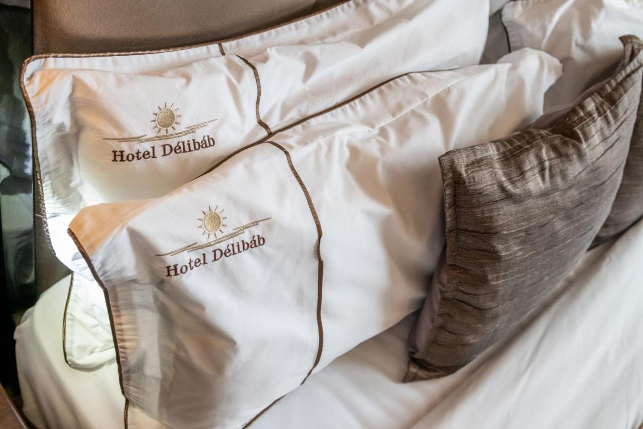 Hotel Delibab ไฮจ์ดุสโซบอสโล ภายนอก รูปภาพ