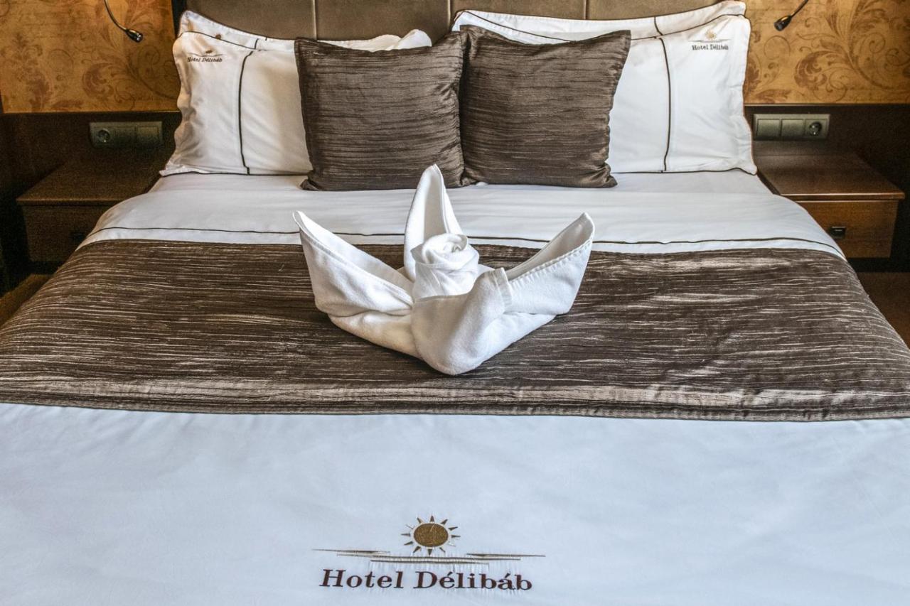 Hotel Delibab ไฮจ์ดุสโซบอสโล ภายนอก รูปภาพ