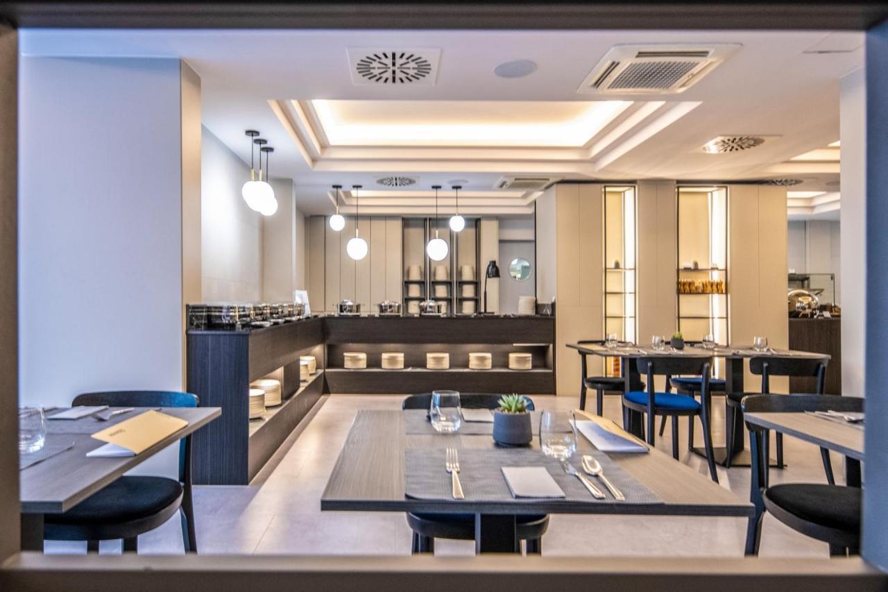 Hotel Delibab ไฮจ์ดุสโซบอสโล ภายนอก รูปภาพ